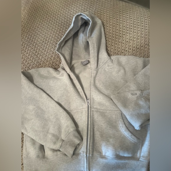 Aritzia Gray Zip-Up Hoodie - Picture 4 of 4